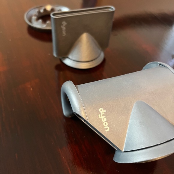 Dyson Supersonic Hair Dryer Iron Fuchsia (USED) - Picture 2 of 4